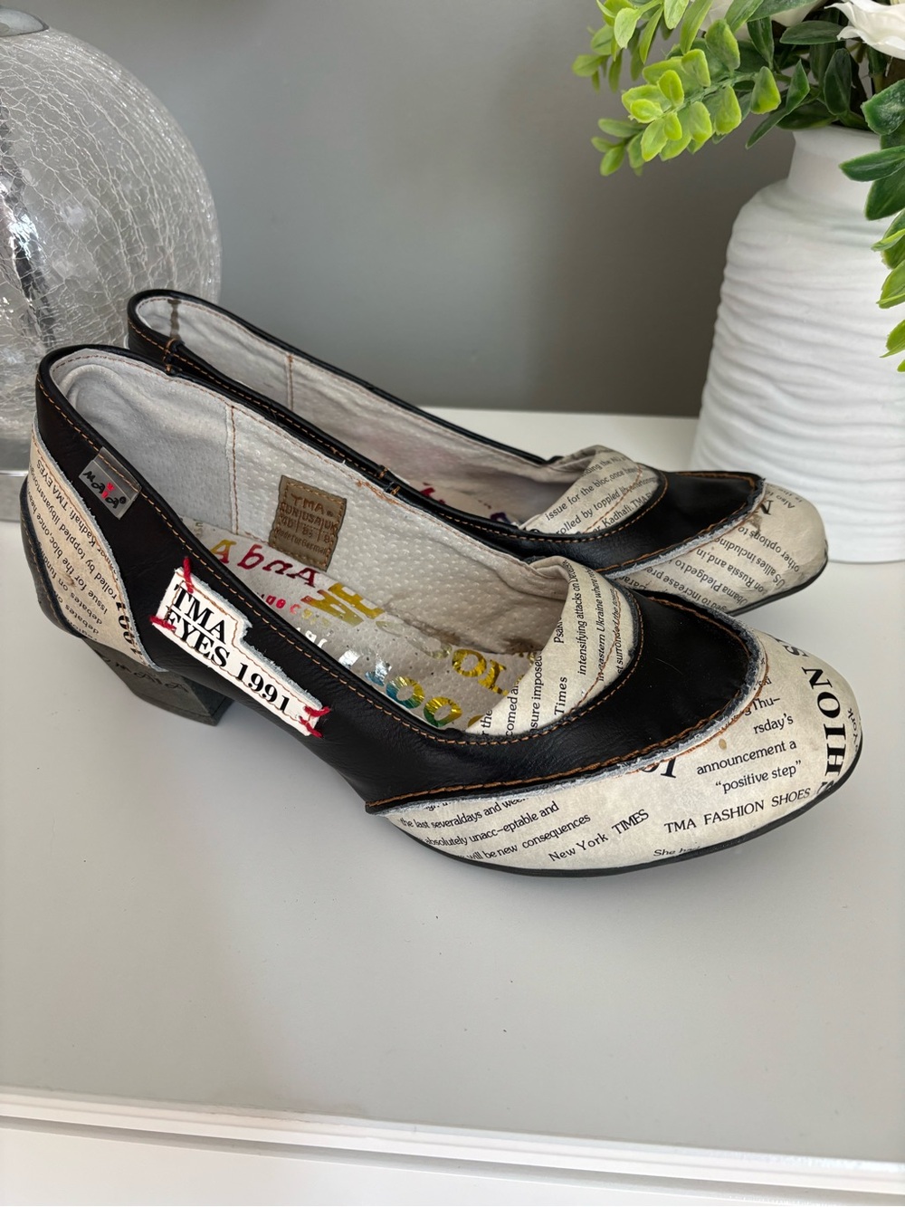 TMA Eyes Patchwork Newspaper Printed | Leather | Low-Heeled | Women’s US 8.5 - Picture 3 of 8